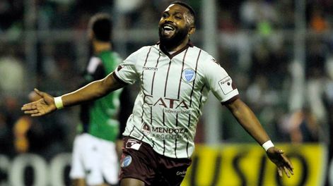 San Juan. 2017. En el estadio Hilario Sánchez de San Juan, Godoy Cruz Antonio Tomba le ganó 2-1 a San Martin de San Juan con goles del Morro Santiago García. Archivo - Los Andes