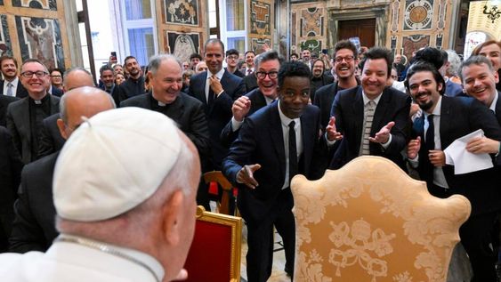 Vatican City (Vatican City State (holy See)), 14/06/2024.- A handout photo made available by Vatican Media shows Pope Francis (front) attending a meeting with over 100 comedians from around the world, in the Sala Clementina in Vatican City, in Vatican City, 14 June 2024, before the pontiffs departure for the G7 Summit in southern Italy. (Papa, Italia) EFE/EPA/VATICAN MEDIA HANDOUT HANDOUT EDITORIAL USE ONLY/NO SALES HANDOUT EDITORIAL USE ONLY/NO SALES
