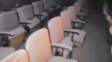 Por dentro: el icónico cine abandonado que señalan como una de las puertas del infierno