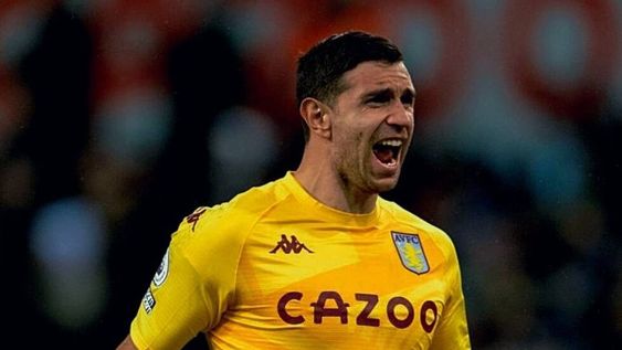 Dibu Martínez juega en Aston Villa, club que debía disputar la fecha de la Premier frente a Burnley y debió ser suspendido por nuevos contagios de coronavirus.