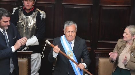 El gobernador Alfredo Cornejo durante la apertura de sesiones ordinarias en la Legislatura de Mendoza