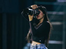 La controversia se encendió cuando la fotógrafa independiente Adriana Caballero quedó en el centro de los cuestionamientos tras la viralización de una imagen de su trabajo en el estadio.