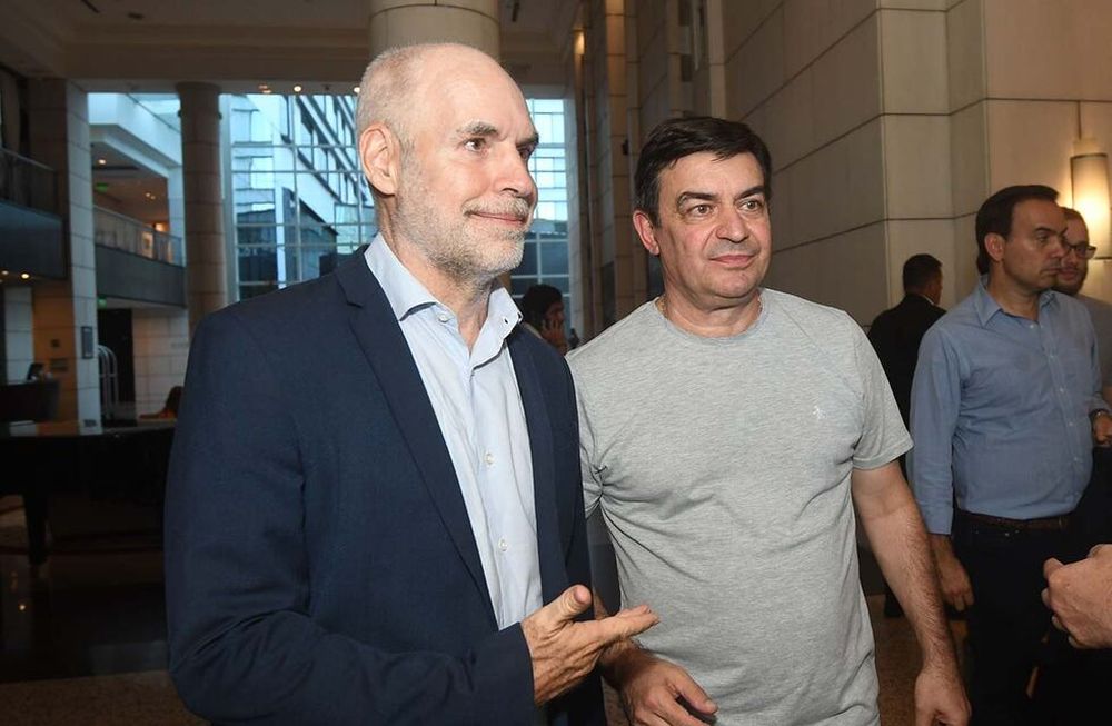 El Gobernador de Mendoza Rodolfo Suarez, Alfredo Cornejo y Horacio Rodriguez Larreta, Jefe de Gobierno Porteño, realizaron una conferencia de prensa en el hotel Hyatt de Ciudad Horacio Rodriguez Larreta junto a Omar DemarchiFoto:  José Gutierrez  / Los Andes