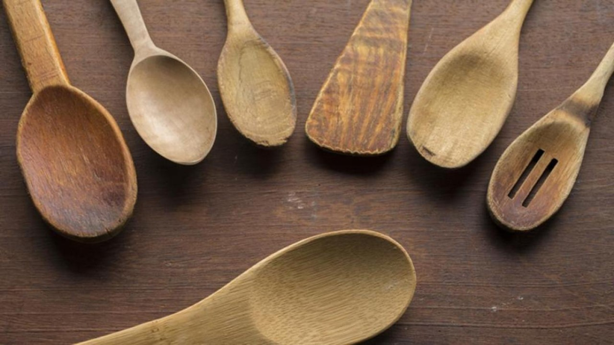 Las cucharas de madera viejas no las tires, tenés un tesoro: 2 formas creativas de reutilizarlas en la cocina