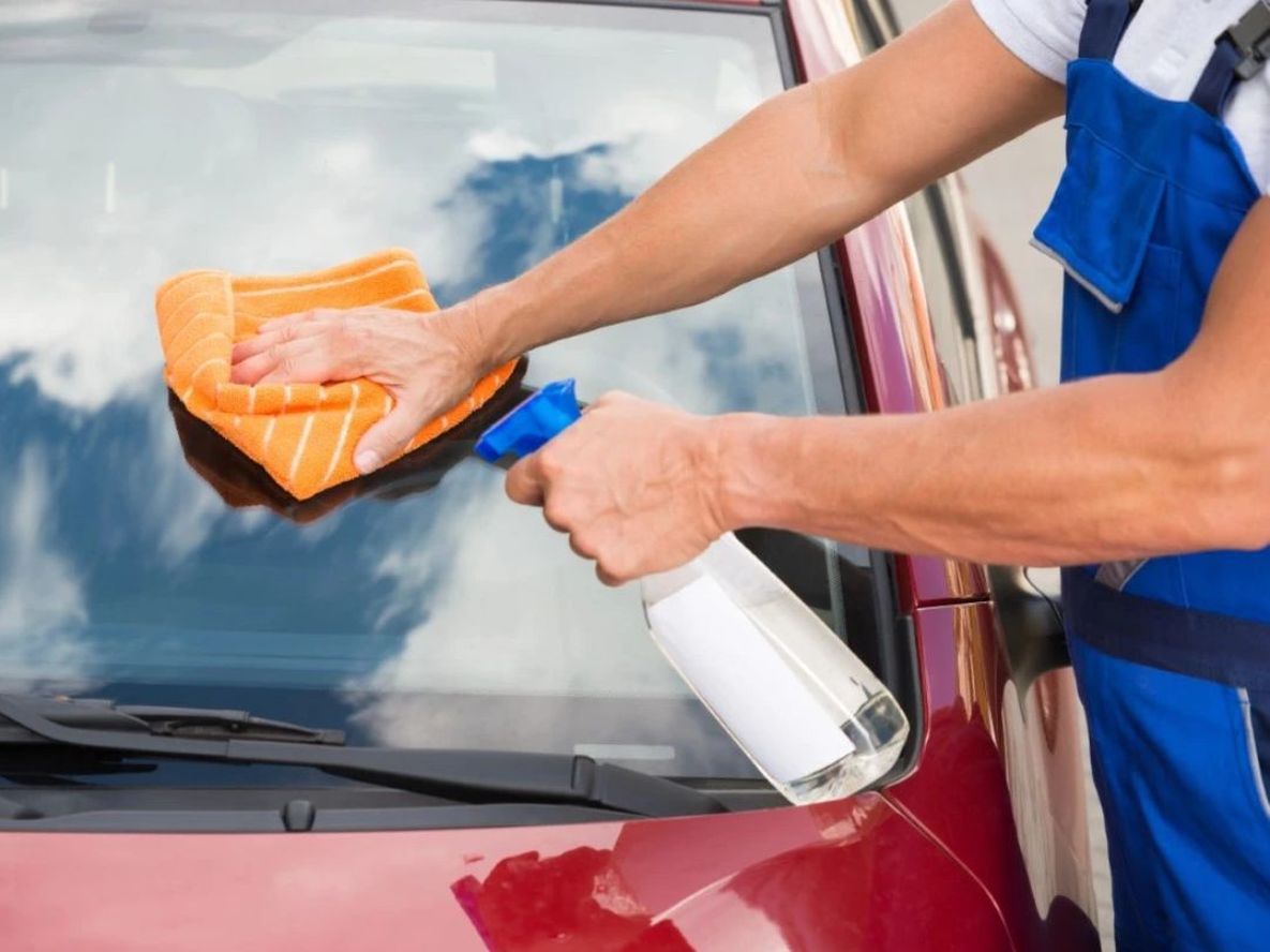 Esta fórmula mejora la visibilidad y prolonga la limpieza en el auto.