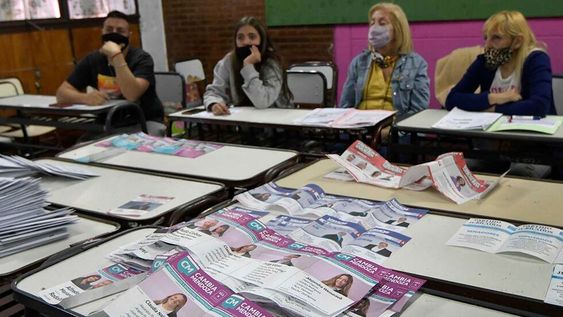 El Gobierno dispuso que se pague 1.000 pesos más a las autoridades de mesa que participen de las elecciones del 14 de noviembre. Foto: Orlando Pelichotti.