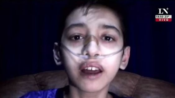 Mateo Figueredo sufre de una enfermedad llamada Fibrosis quística y necesita un medicamento que cuenta unos 300 mil dólares. Foto: Gentileza LN+