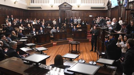 Con 31 de 48 bancas, Cambia Mendoza y LLA dominan la Cámara. El PJ, con 10 escaños, llega dividido.