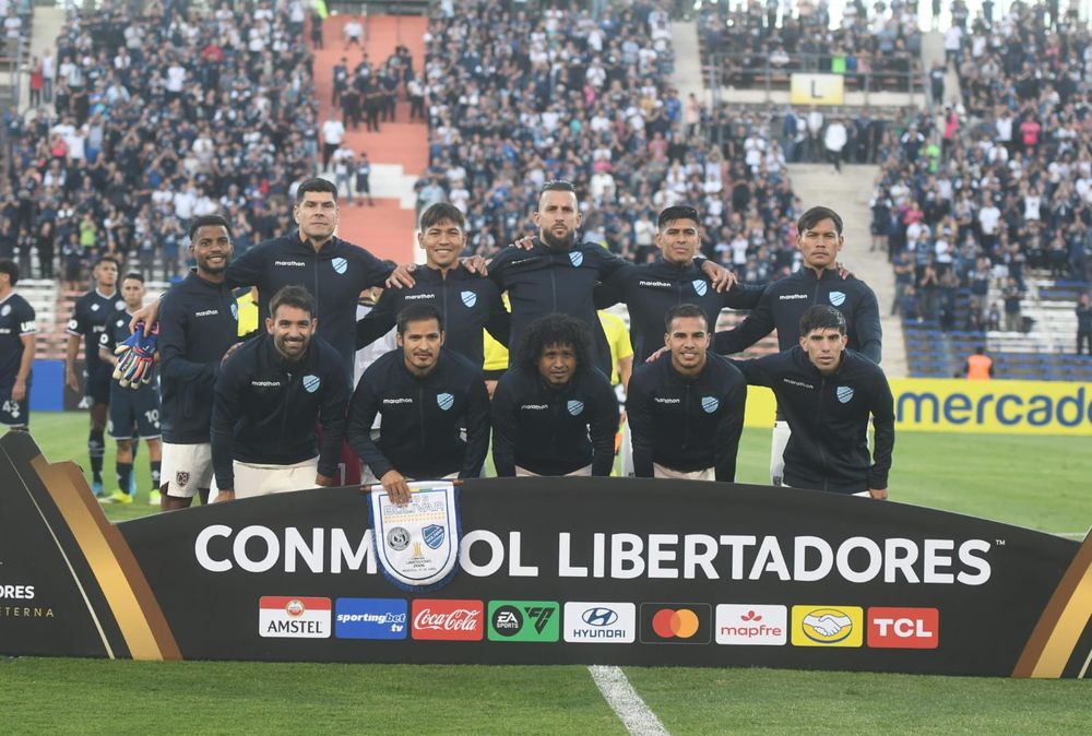 Indeopendiente Rivadavia debutó en la Copa Libertadores. Histórico. Enfrentó a Bolivar por la primera fecha de zona C.&nbsp;