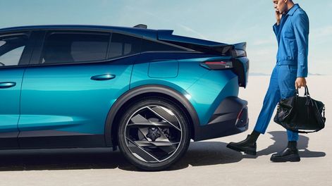 Se viene el renovado Peugeot 408 a Argentina