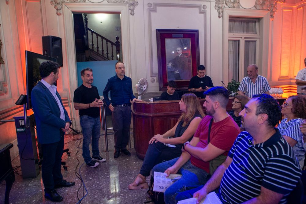 Junto al INCIHUSA - Conicet, diario Los Andes realizó la exposición “Historia, patrimonio y cultura”. Por primera vez el Hall del histórico edificio en calle San Martín fue escenario de un evento cultural.