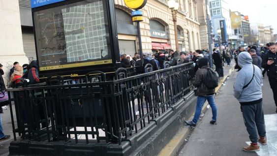 Algunos de los damnificados buscaron el subte como alternativa. | Foto: Clarín