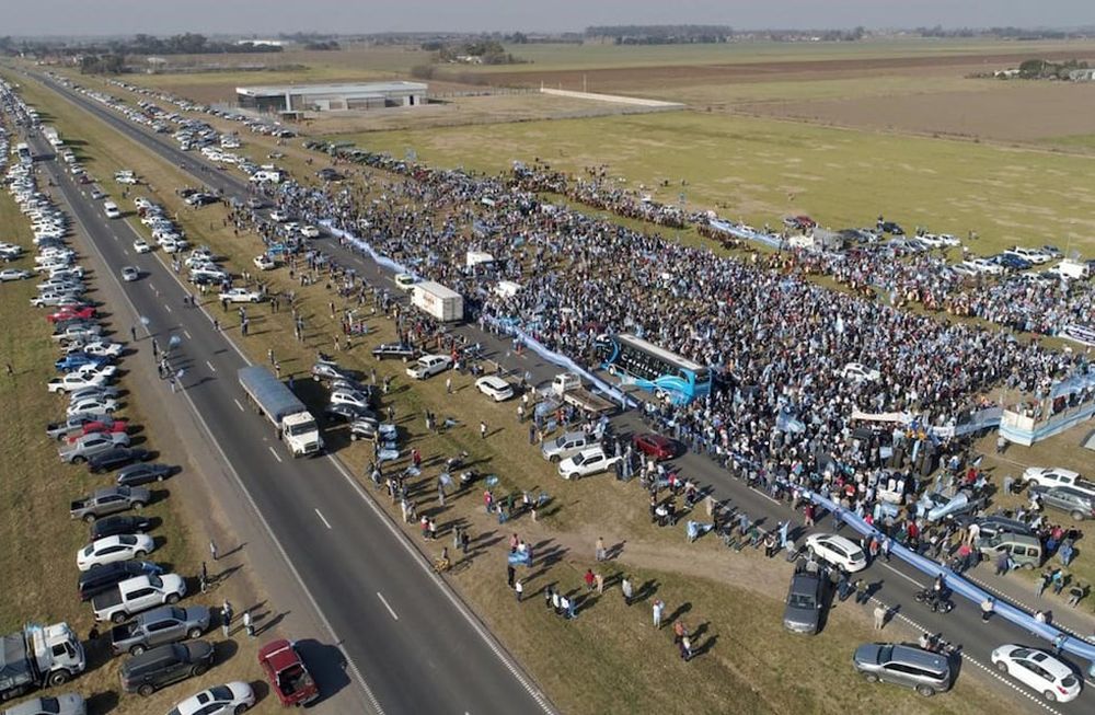 Las restricciones a la exportación de carnes y la suba de retenciones vienen generando malestar en el campo. El año pasado empezaron las manifestaciones. El 5 de marzo, los productores se reunen en la localidad santafesina de Alcorta.