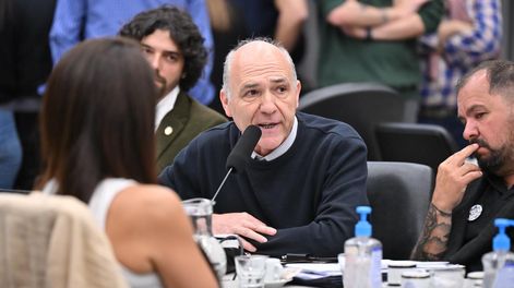 Guillermo Carmona advirtió por posibles efectos sobre derechos constitucionales y reclamó investigar a empresas vinculadas con la explotación hidrocarburífera en las islas.