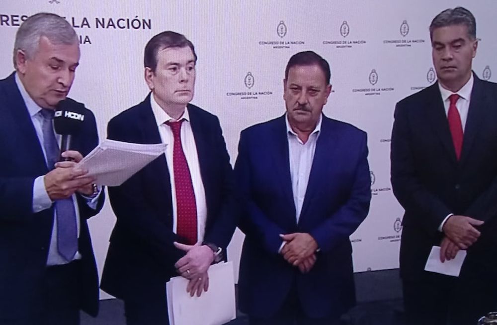 Los gobernadores Morales (Jujuy), Zamora (Santiago del Estero), Quintela (La Rioja) y Capitanich (Chaco) en conferencia de prensa.