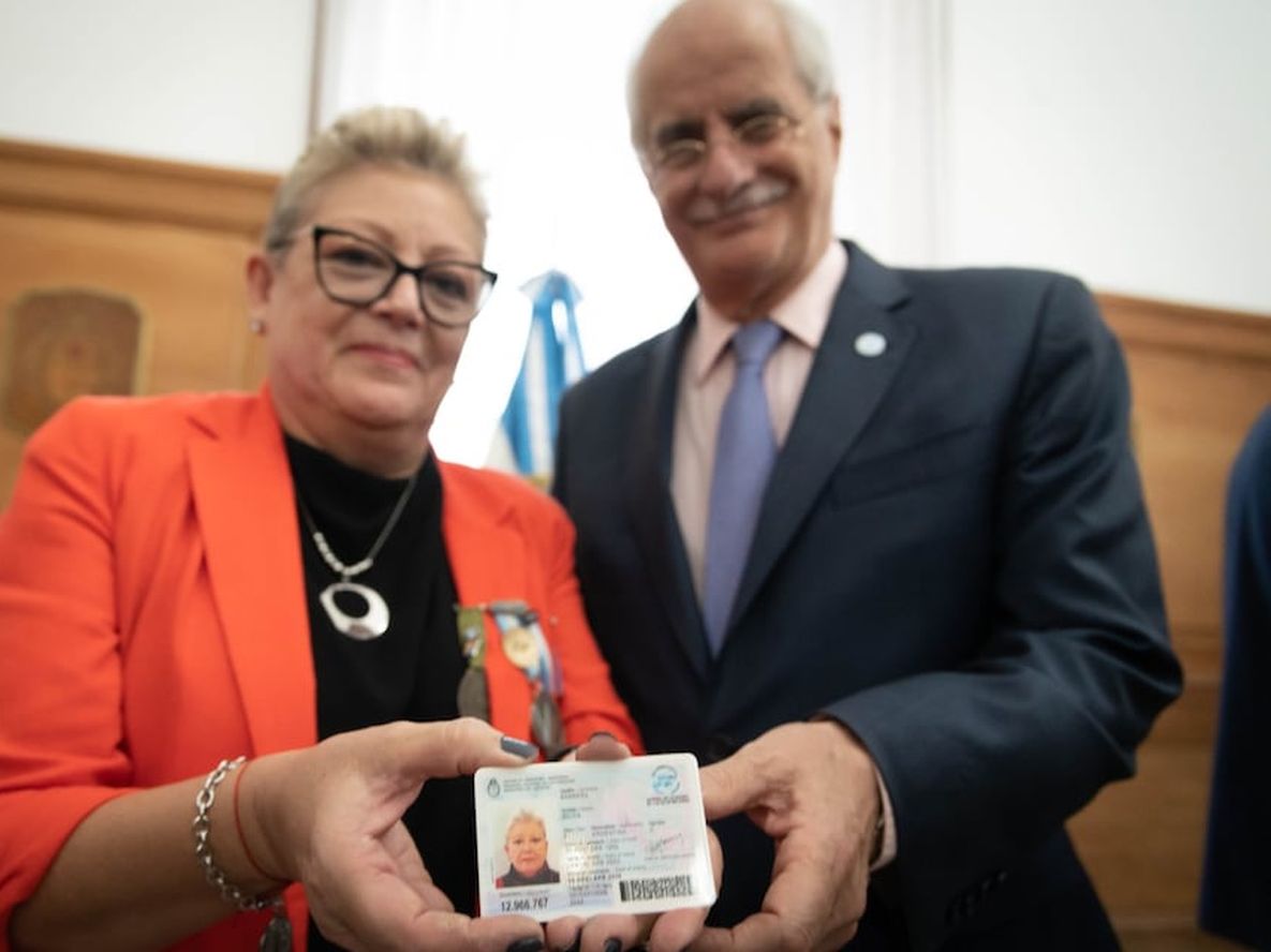 Los ex combatientes de Malvinas tendrán un nuevo diseño de DNI con especial reconocimiento a las  mujeres. Fue presentado ayer.