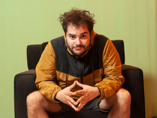 Homero Pettinato vive una casa antigua y con algunas imperfecciones. Homero Pettinato vive una casa antigua y con algunas imperfecciones.