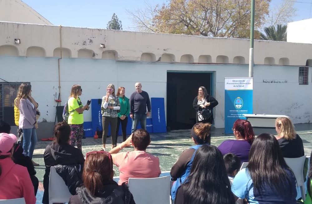 Autoridades municipales recibieron material deportivo de la provincia