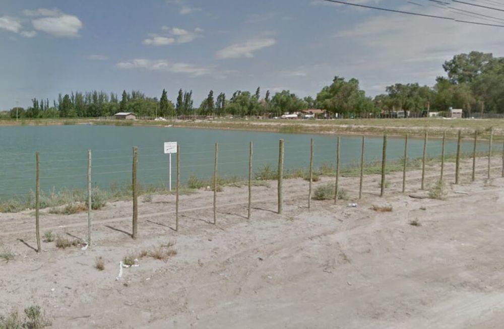 Encontraron el cuerpo de un joven en una laguna de riego en Las Heras