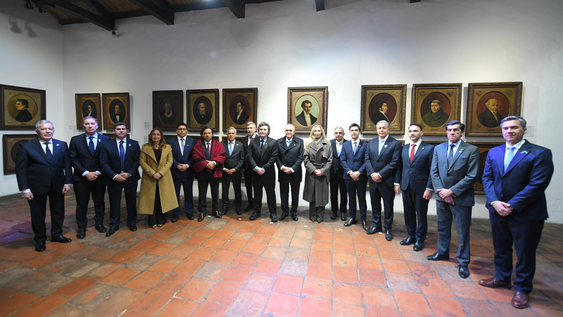 Milei en Tucumán con los gobernadores.