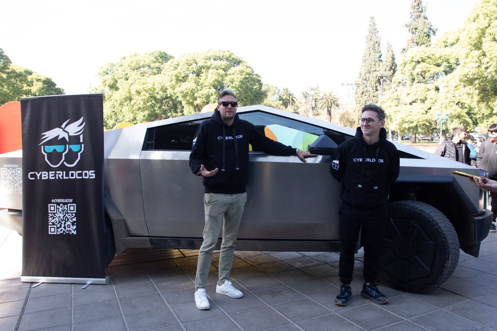 They're looking to break a Guinness record and arrived in Mendoza in a Tesla Cybertruck.