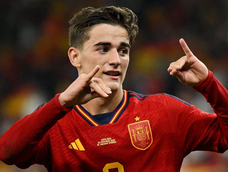 De Barcelona a La Boca: Gavi se rinde ante la mística Xeneize antes del debut en el Mundial 2026. De Barcelona a La Boca: Gavi se rinde ante la mística Xeneize antes del debut en el Mundial 2026.