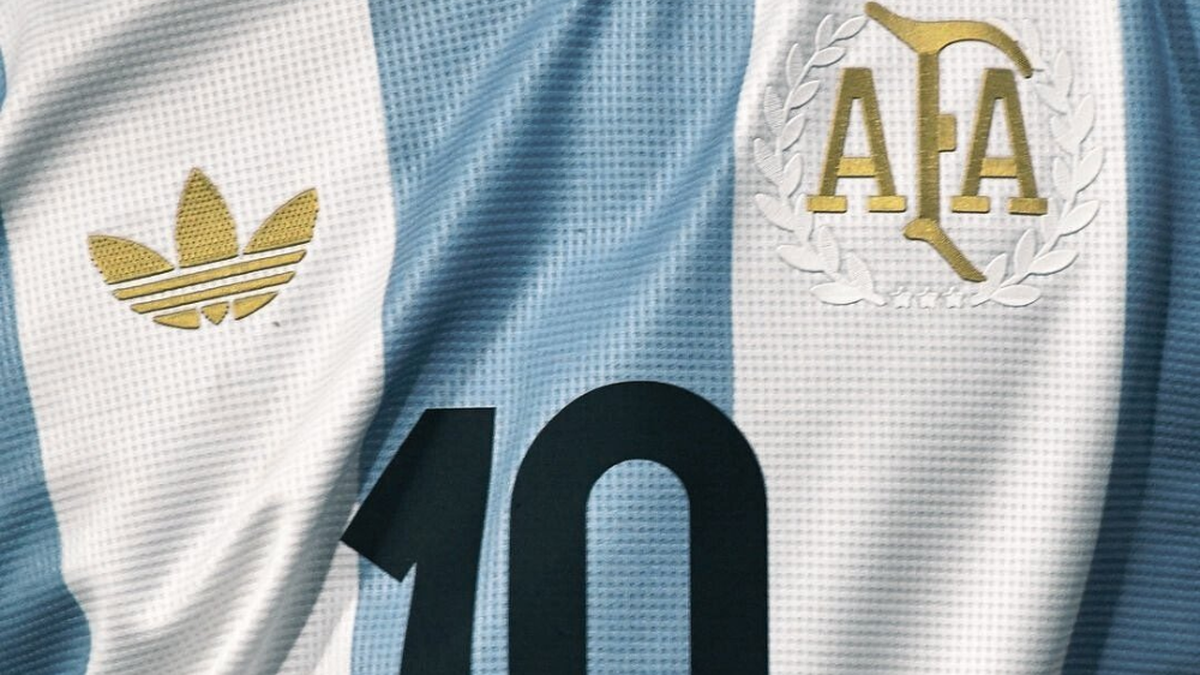 Chau celeste y blanco: el inédito detalle de la camiseta de la Selección  Argentina para el Mundial 2026
