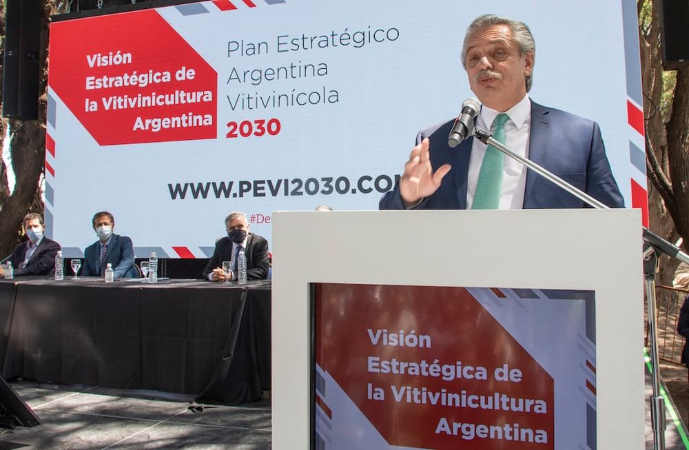 Fernández afirmó que “por ahí hay que pensar en producir vinos con baja graduación de alcohol, o sin alcohol. / Foto Maximiliano Ríos - Los Andes