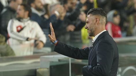 El DT de River Martín Demichelis, fue reprobado por casi todo el estadio Monumental. / Gentileza.