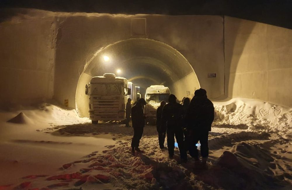 Más de 400 personas quedaron varadas en el corredor internacional por un fuerte temporal. Foto: Gentileza Manuel Roco.