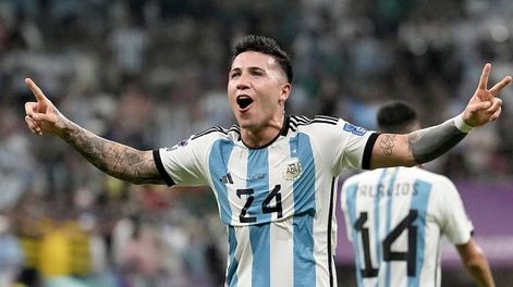 Enzo Fernández la rompió en Benfica y ahora lo hace en el Mundial (AP)
