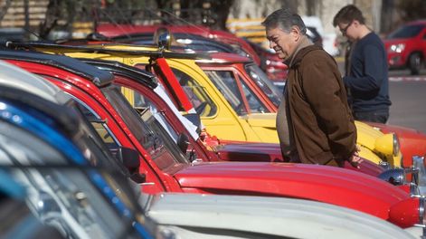 Los 100 años de Citroën con un récord de clásicos de la marca por las calles de Mendoza
