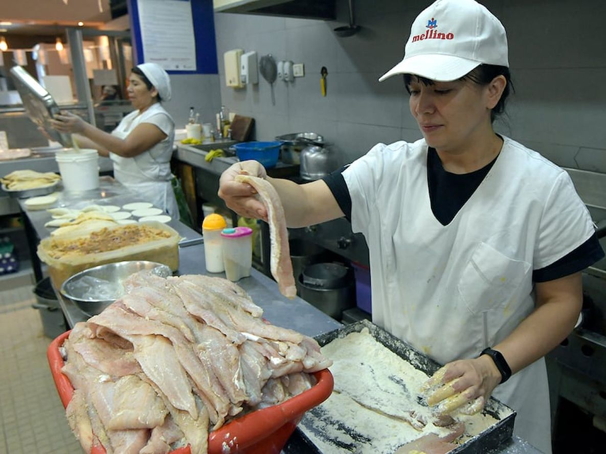 Los pescados, merluza, gatuzo, calamares del Mercado central.  Foto: Orlando Pelichotti