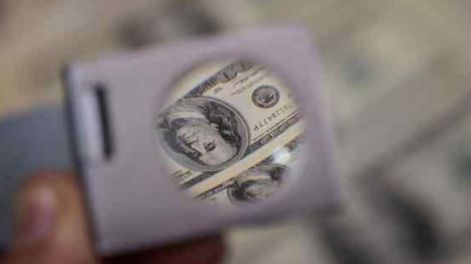 Los Andes | Dólar. El precio social de la divisa norteaméricana, despojada de sus múltiples distorsiones, es uno de los ítem elaborados en el informe que se presentará en la UNCuyo. (La Voz / Archivo).