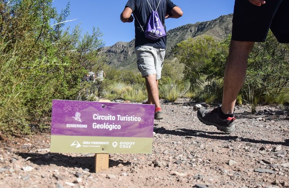 El piedemonte de Godoy Cruz tiene un nuevo sendero geológico turístico: cómo es y cuál es su importancia
