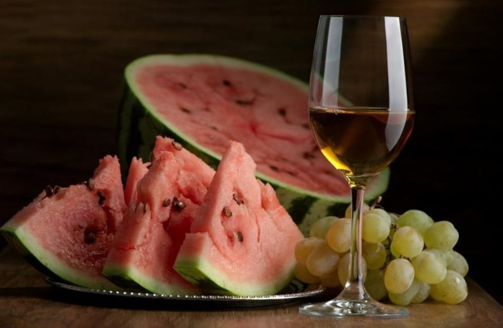 La combinación de sandía y vino no te mata, sino que puede ser un gran estimulante sexual. - Imagen ilustrativa / Web