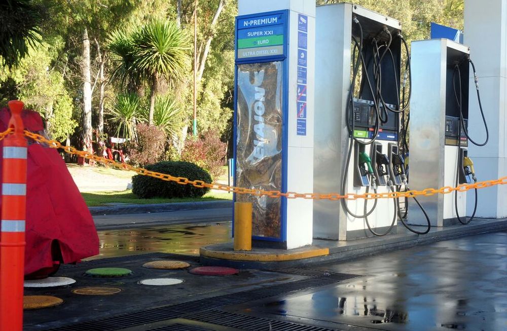 La escasez de combustibles, particularmente gasoil, y los precios especulativos, dos problemas que aquejan a la producción. Imagen ilustrativa.