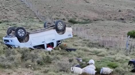 Los Andes | Un mendocino se robó una camioneta, volcó en la ruta y lo atraparon tras escaparse del hospital en Neuquén (Gentileza Diario Río Negro)