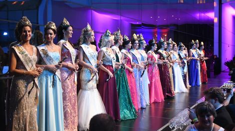 La Serenata de las Reinas volvió a reunir a candidatas departamentales en Mendoza en una noche clave del calendario vendimial.