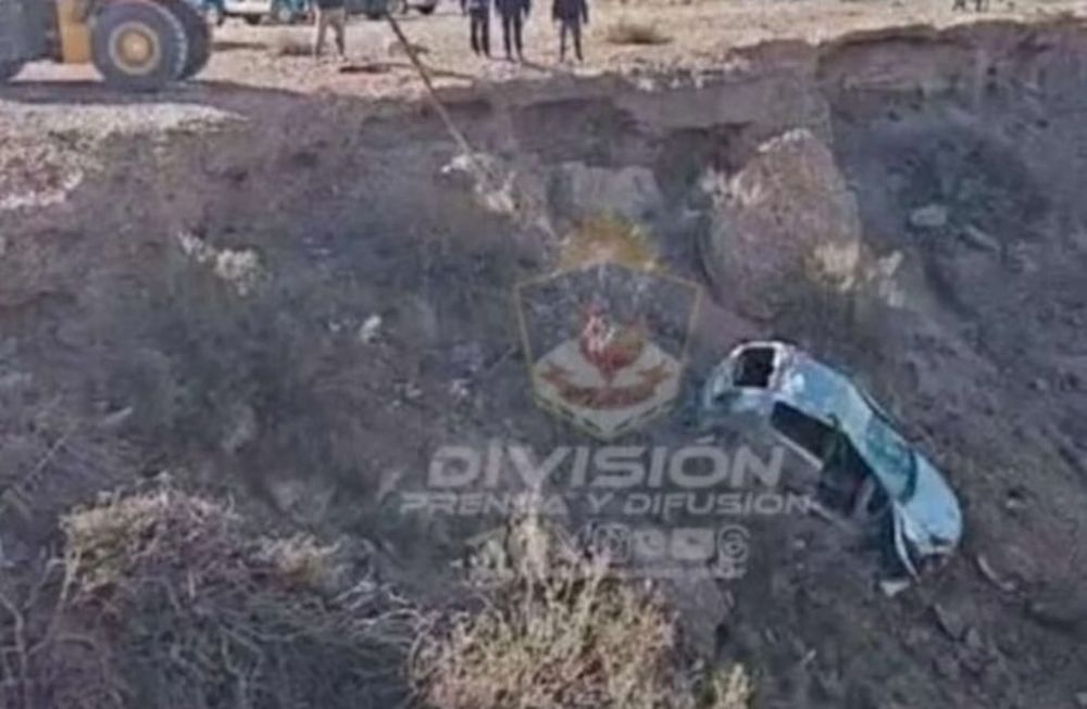 Así quedó el auto del mendocino imputado por tentativa de femicidio. Gentileza Policía de Neuquén
