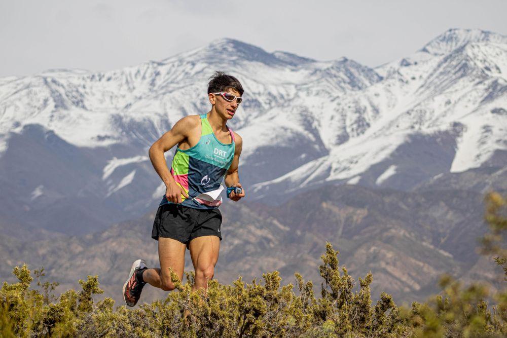 Laureano es parte del Dientes Running Team de San Carlos y combina entrenamientos de pista, montaña y gimnasio.  