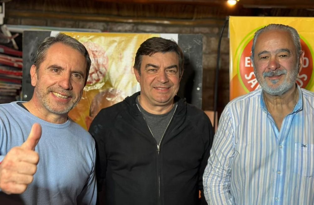 Jorge Difonso, Omar De Marchi celebran el triunfo de Alejandro Morillas como intendente de San Carlos en las elecciones generales del 3 de setiembre. Foto: La Unión Mendocina