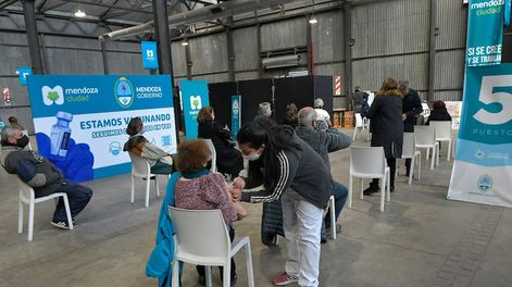 Los Andes | Ante la inminente circulación de la variante Delta se ha fortalecido la colocación de segundas dosisFoto: Orlando Pelichotti / Los Andes