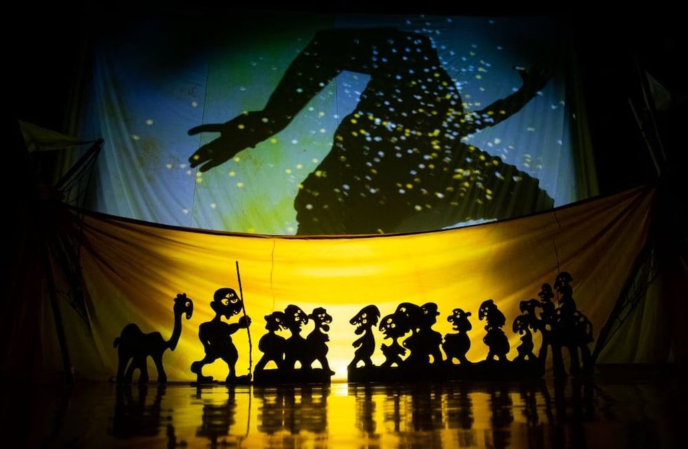 Distopía, una obra de teatro de sombras.