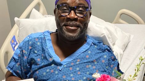 Donnie Adams con su médico - Foto NBC