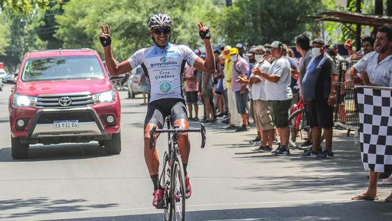 Fabricio Pereyra ganó la novena fecha del Campeonato Mendocino de ruta, disputada en El Algarrobal./Gentileza prensa de la Asociación Ciclista Mendocina