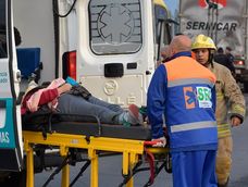 Accidente automovilísticoEn el Acceso mano all oeste, pasando Tirasso de Guaymallén un camión chocó con un colectivo, dejando el saldo de diez heridosFoto: Orlando Pelichotti