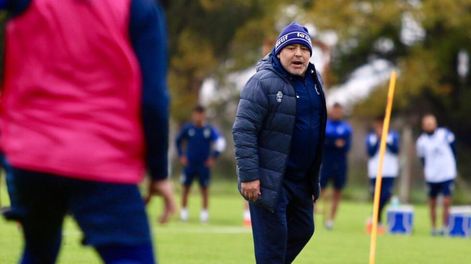 Gimnasia quiere festejar su cumpleaños con la confirmación de la continuidad de Maradona
