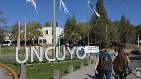 Alaridos y silencios en la comunidad universitaria - Por Héctor Ghiretti