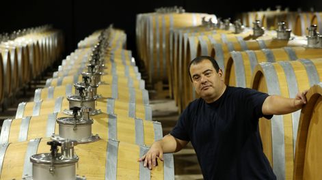Adrián Toledo explica cómo la precisión en cada etapa define el perfil del vino.